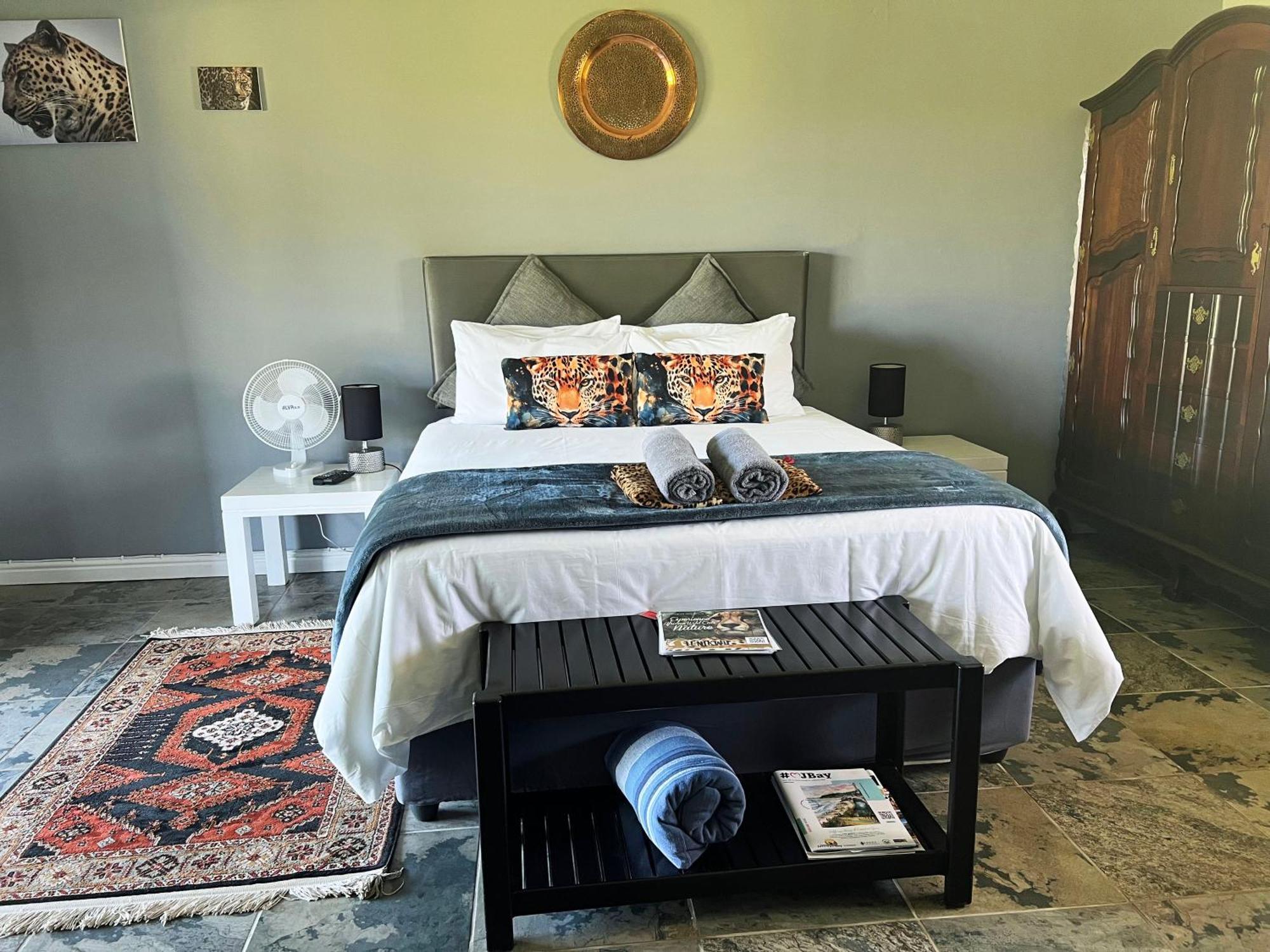 Farm stay Tenikwa Wildlife Centre & *